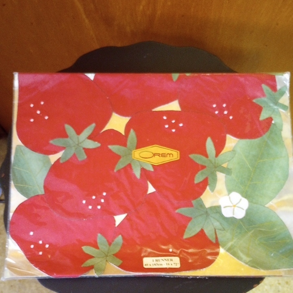 NEW Orem Strawberry 16 x 72 Inch Table Runner. Red, Green & White Fabric